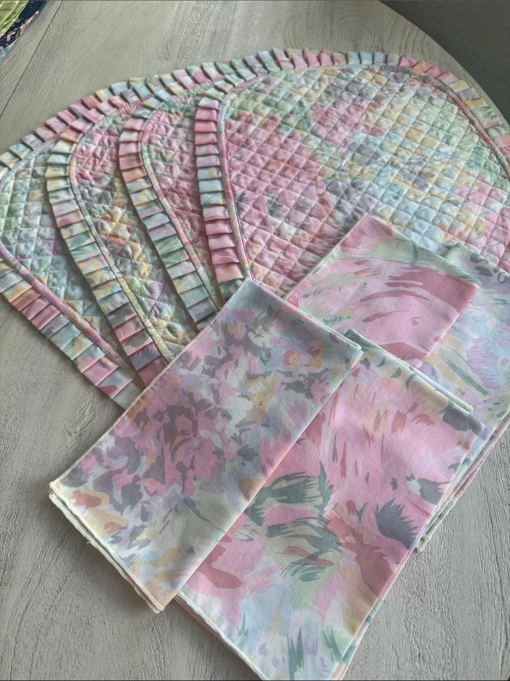 NWOT set of 4 quilted placemats & napkins